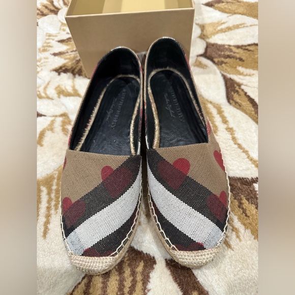 Burberry Espadrilles Hodgeson Flat Checks and red hearts size 39.5 is 8.5 - Picture 1 of 12